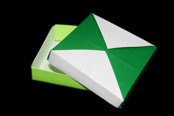 簡単な 折り紙の箱 の作り方 用紙 新聞紙 チラシで作れる 折り紙japan