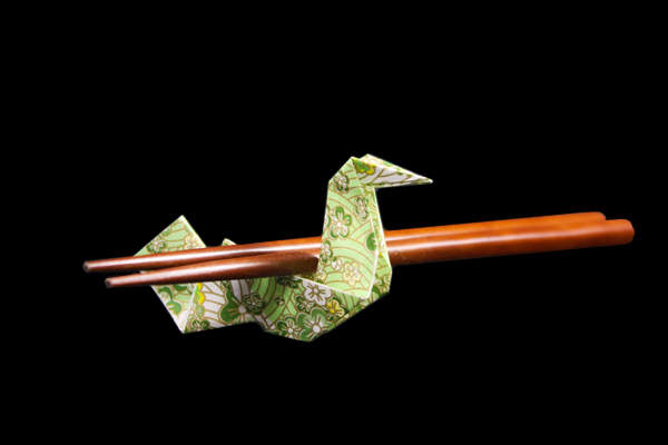 箸袋で作る 鶴の箸置き 簡単な折り紙の折り方 折り紙japan