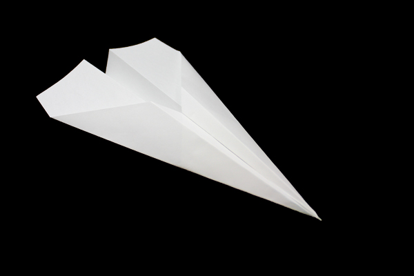 紙 長く 飛行機 飛ぶ 紙飛行機の折り方まとめ！簡単でよく飛ぶ作り方を厳選！