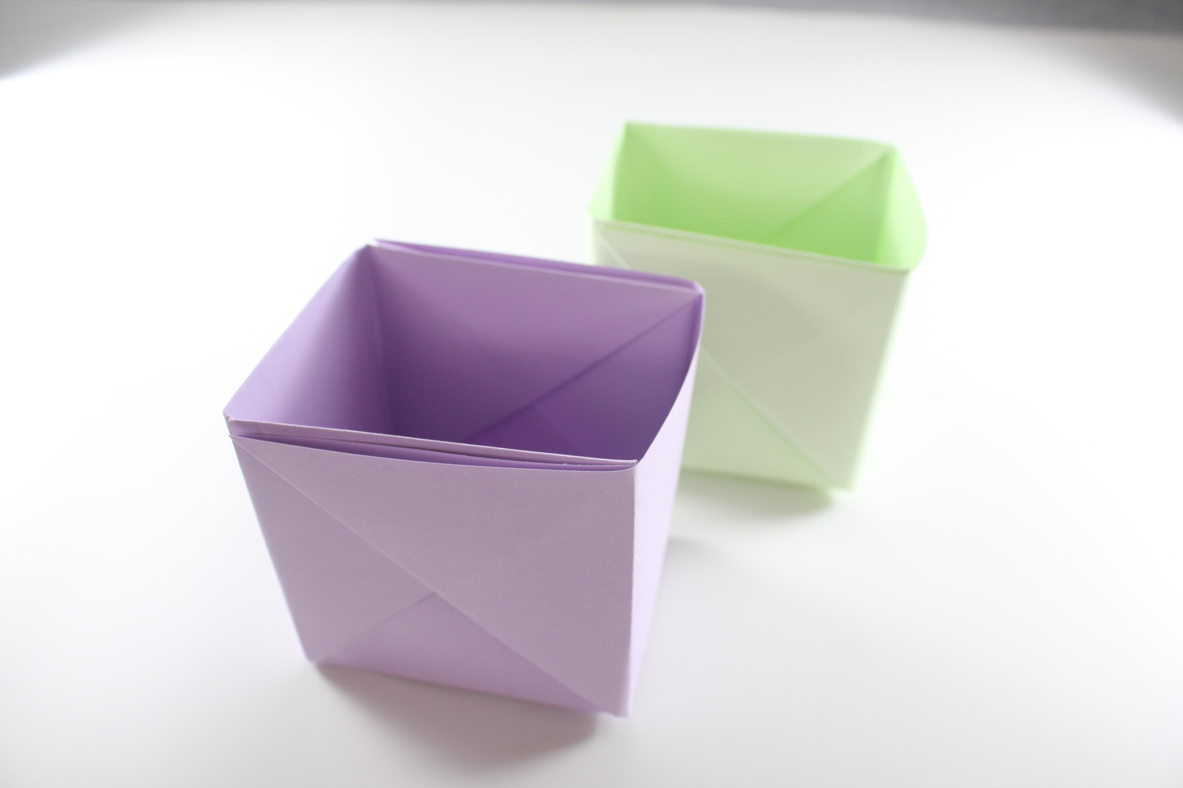 折り紙 ペン立てに使える 箱の簡単な折り方 作り方 縦長型 折り紙japan