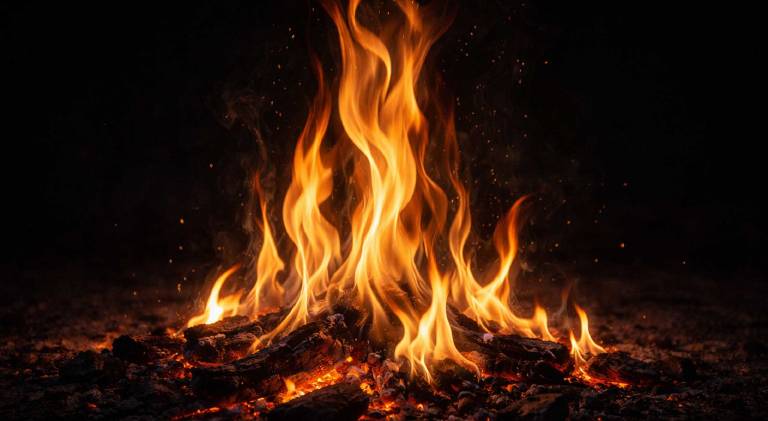 火を表す美しい言葉 124選｜日本語と外国語の美しい炎の表現 一覧