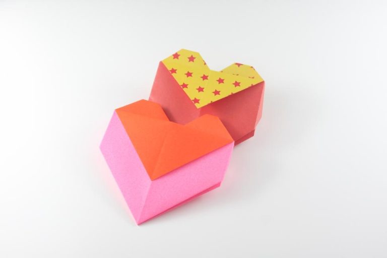 How to make an origami Heart Envelope / bag | Paper Crafts Instructions ...