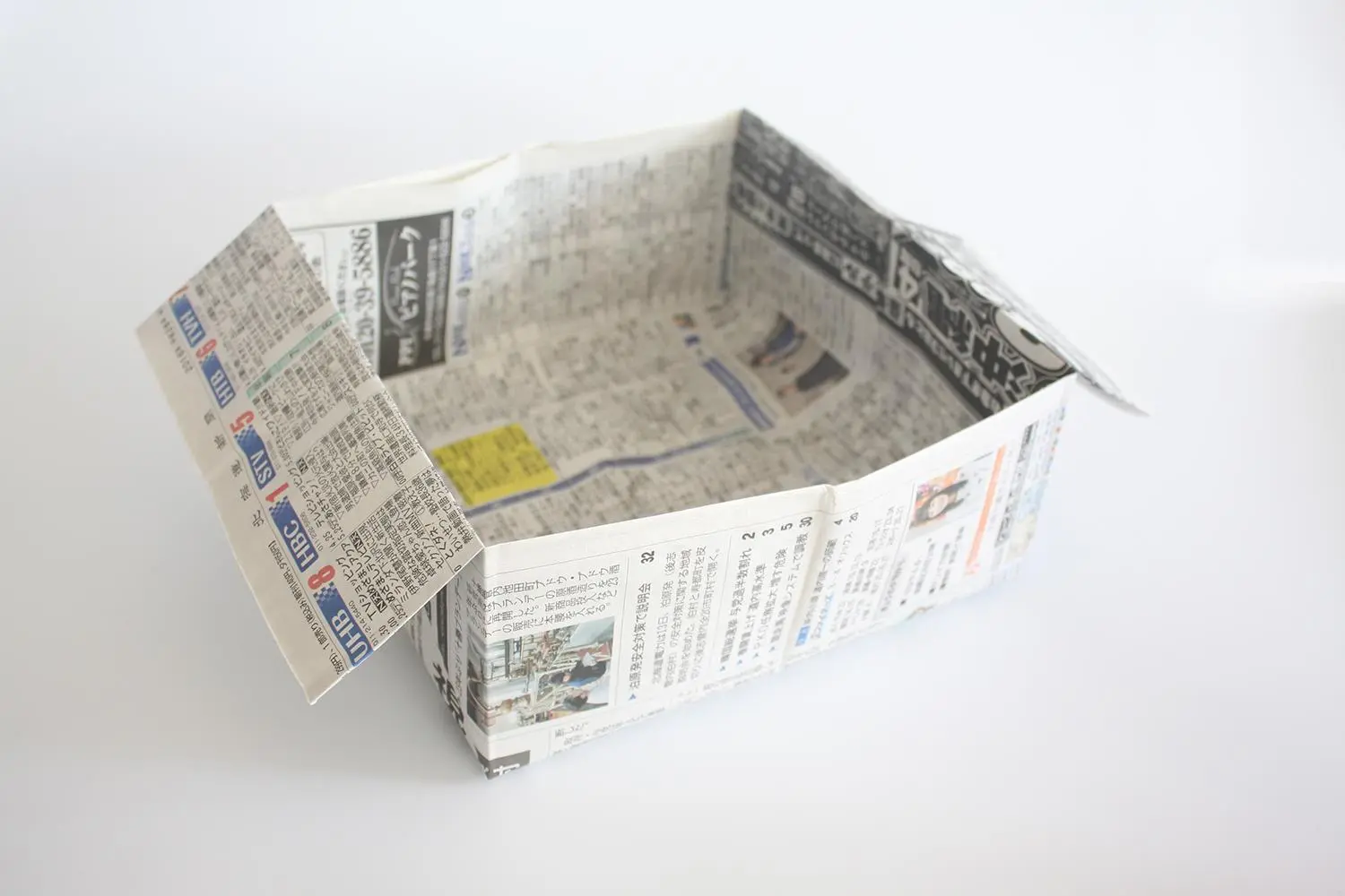 Easy Newspaper & Flyer Paper Trash Can: 15 Steps to Create Your Own!